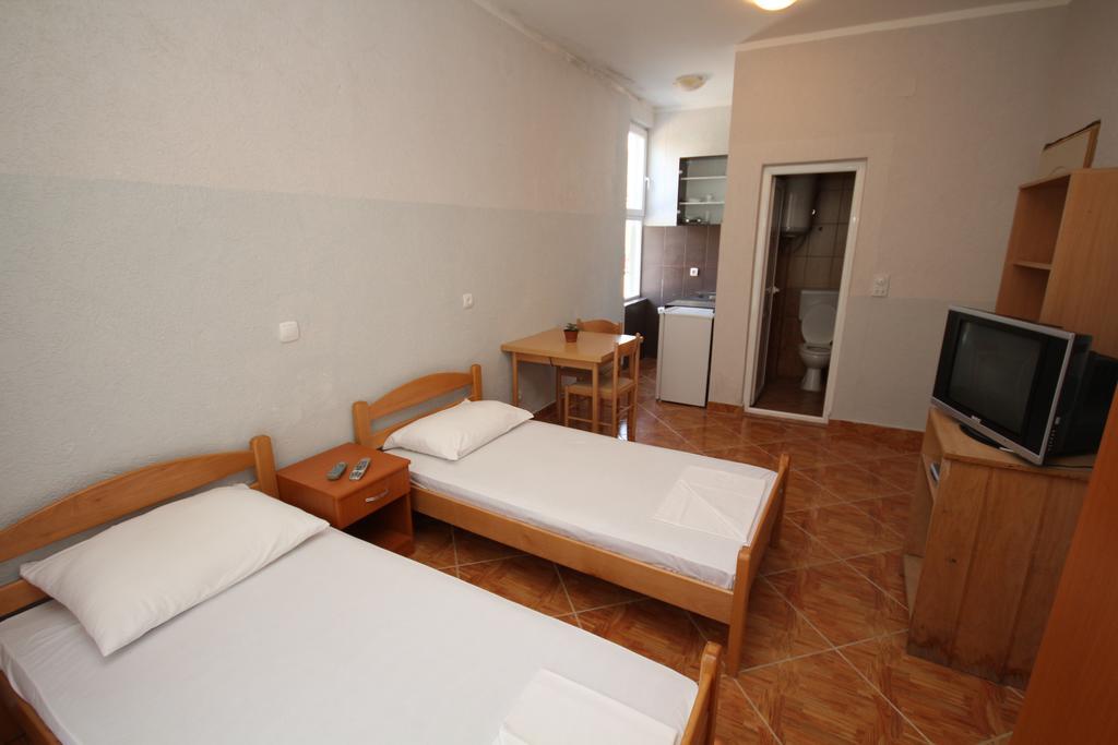 Apartments Dea Бар Екстериор снимка