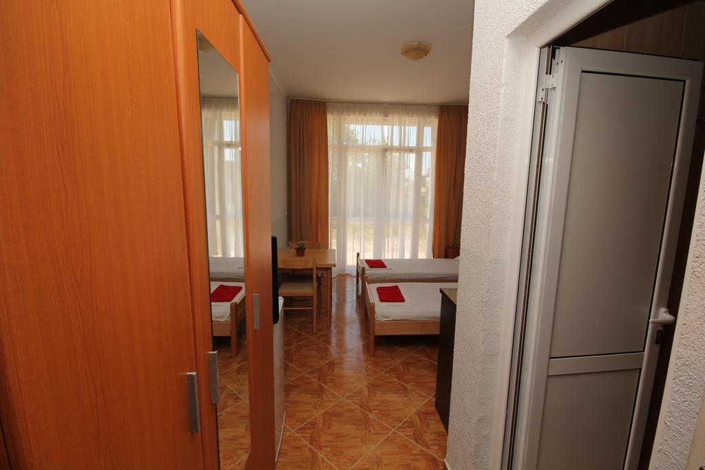 Apartments Dea Бар Екстериор снимка
